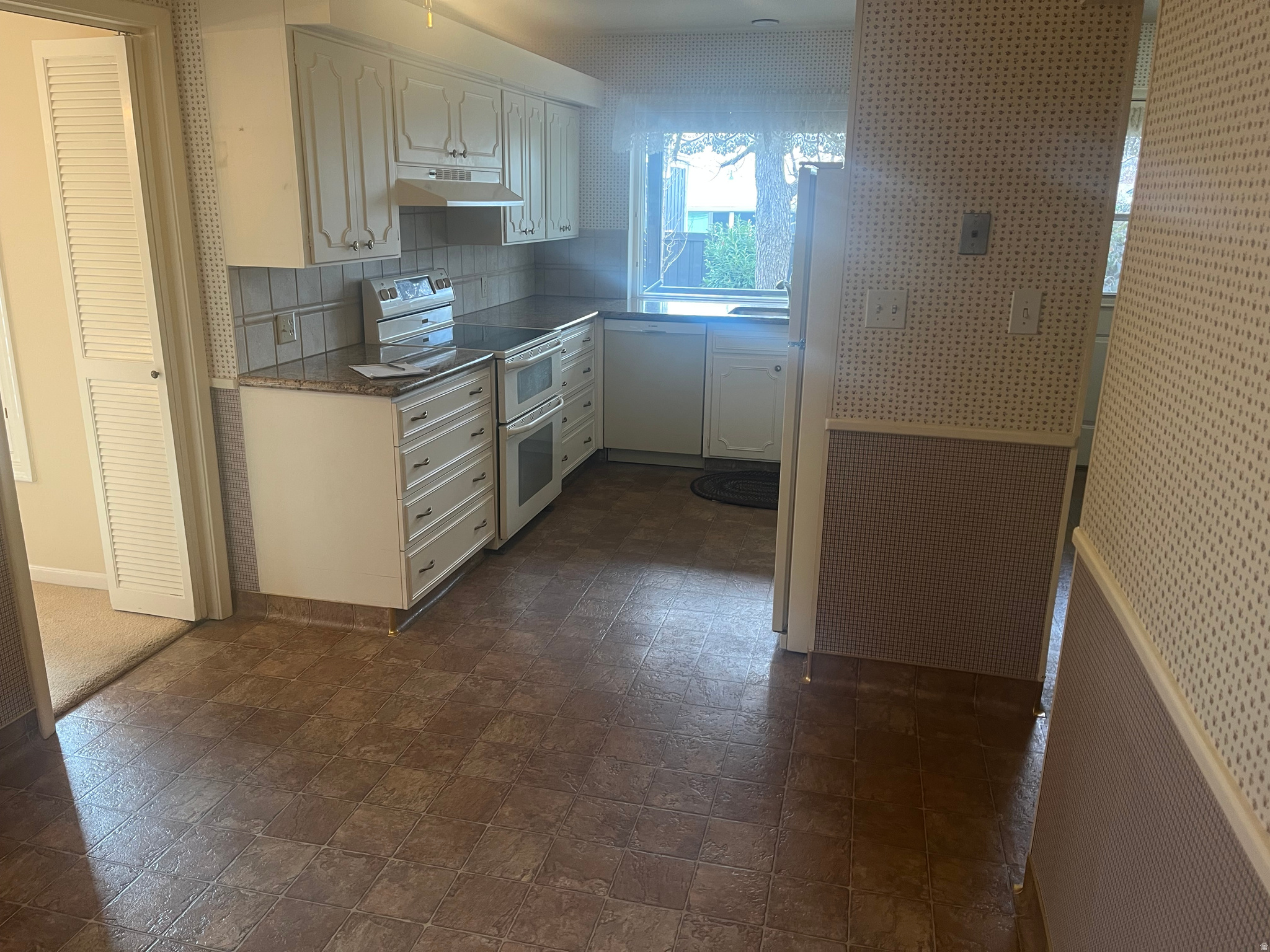 YALECREST LAIRD PARK - Residential