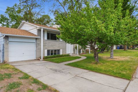 Tiny photo for 7059 S 1850 E, Cottonwood Heights, UT 84121 (MLS # 2159444)