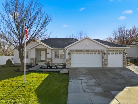 Photo of 71 E HUNTERS HVN, Saratoga Springs, UT 84045 (MLS # 2127861)