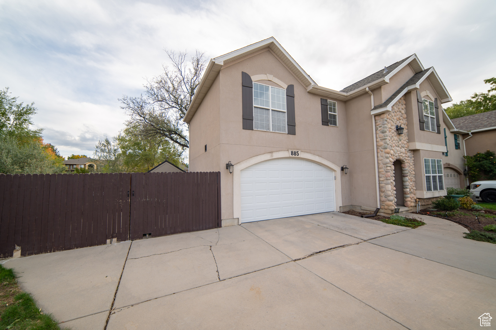 RIVERSIDE EST - Residential