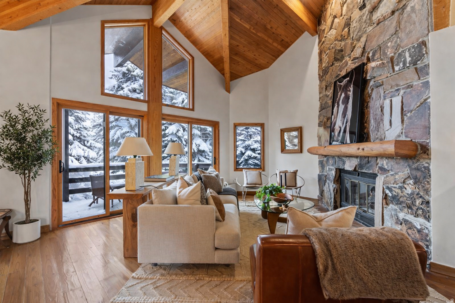 ONTARIO LODGE - Residential