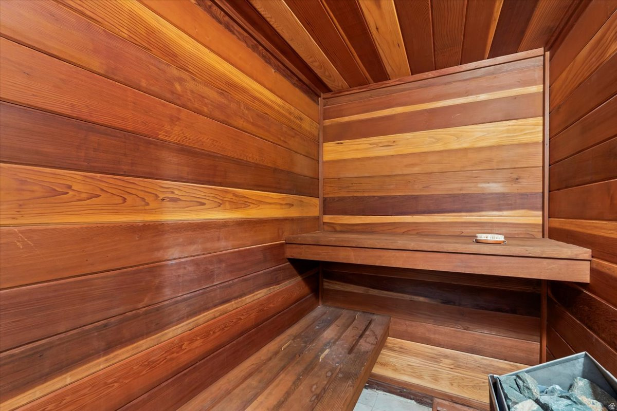 ONTARIO LODGE - Residential