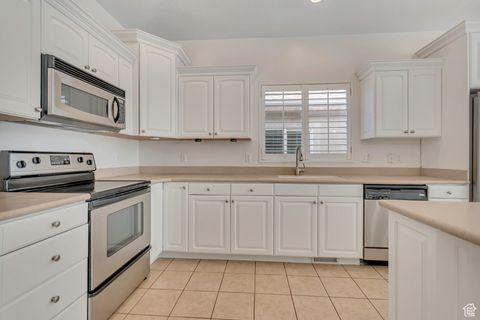 Tiny photo for 1673 W PEACEFUL CIR, South Jordan, UT 84095 (MLS # 2118116)