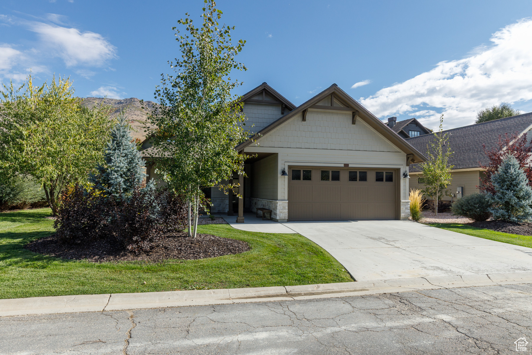 TRAPPERS RIDGE - Residential