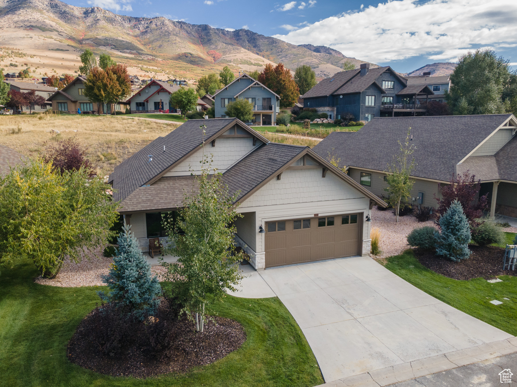 TRAPPERS RIDGE - Residential