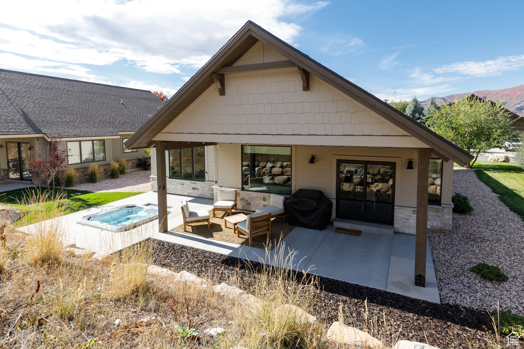 TRAPPERS RIDGE - Residential