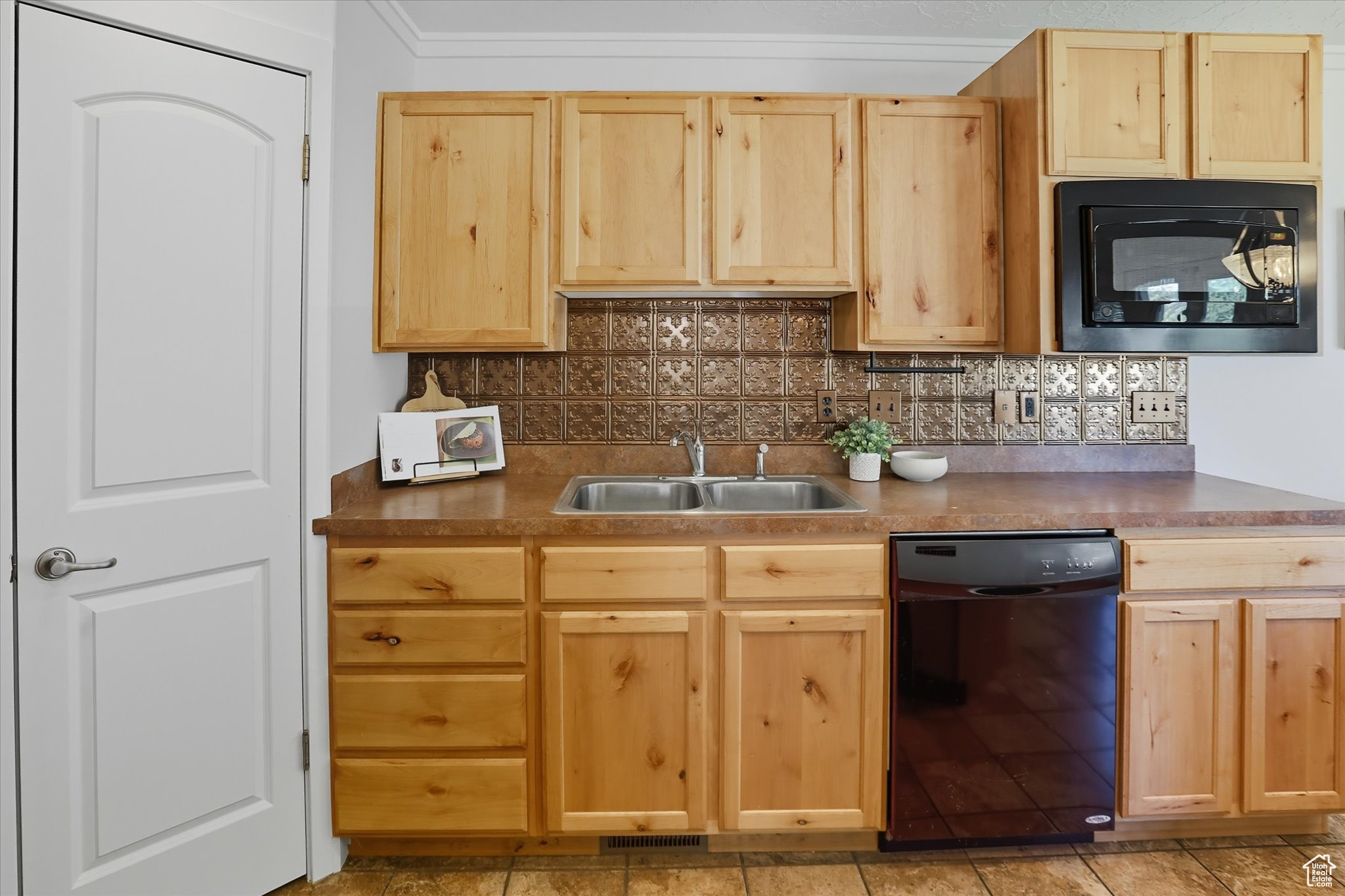 QUINN COURT - Residential Income