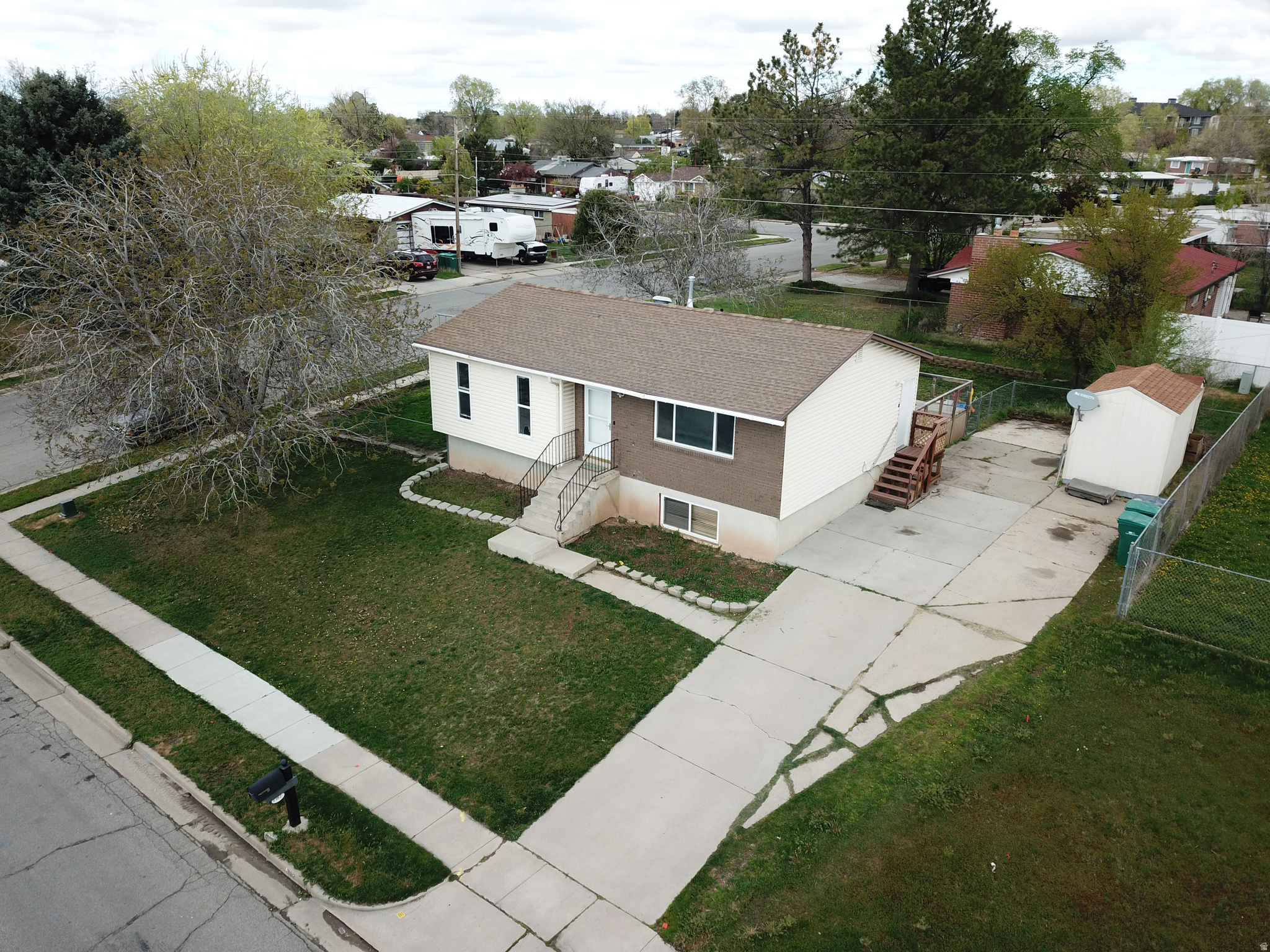 Main image without alt text