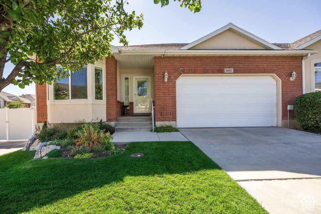Photo of 1651 W PEACEFUL CIR, South Jordan, UT 84095 (MLS # 2190098)