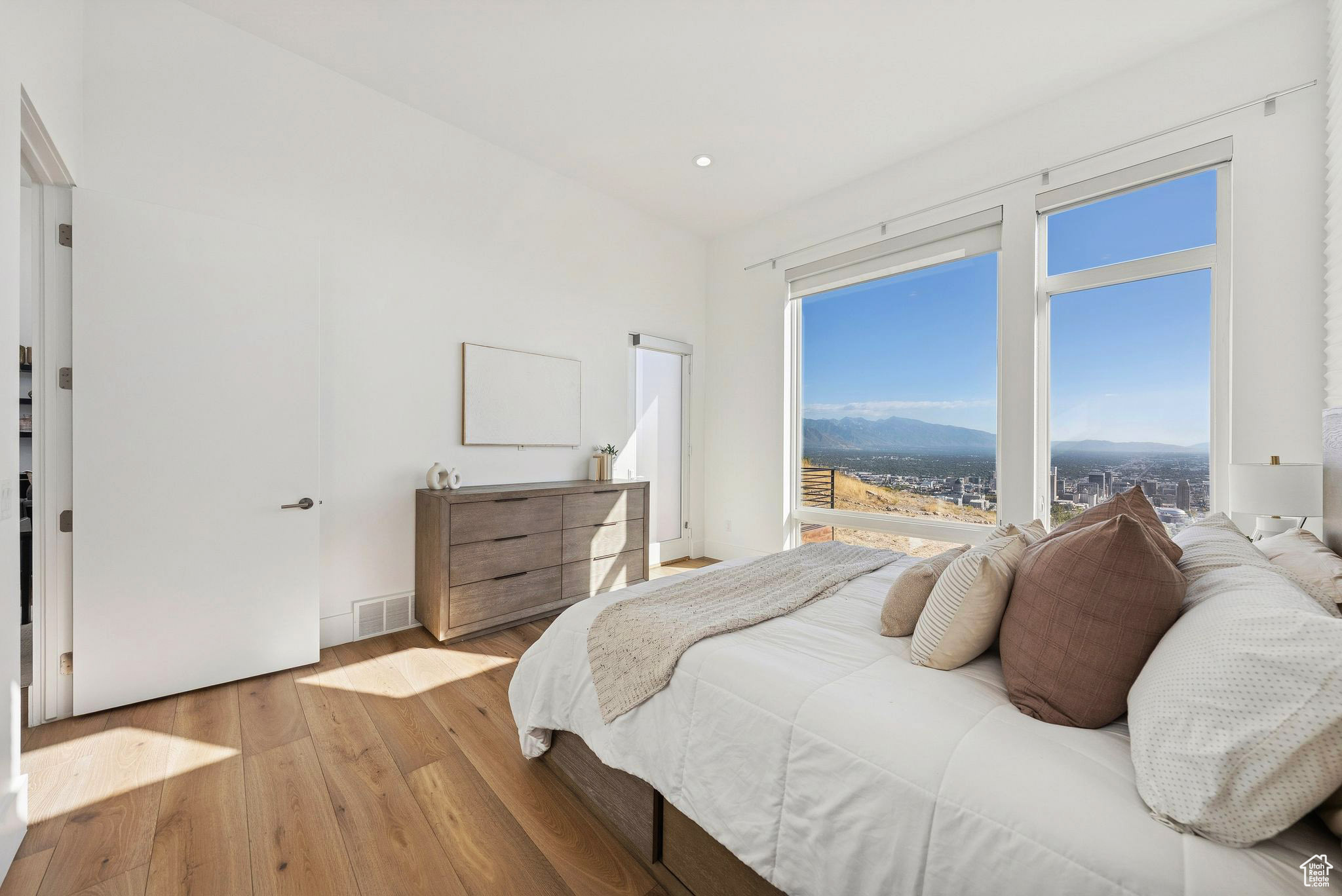 CAPITOL HILLS - Residential