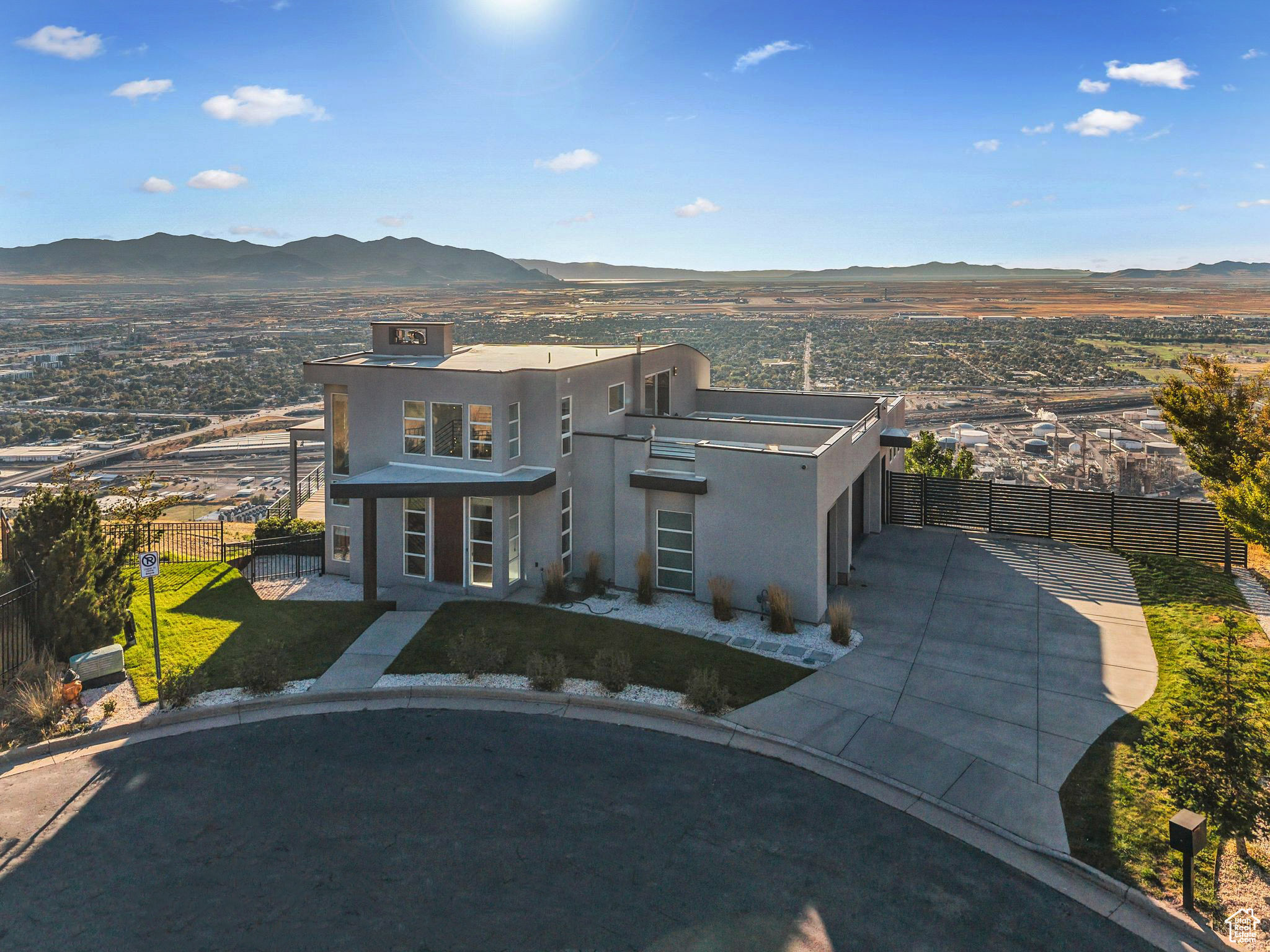 CAPITOL HILLS - Residential