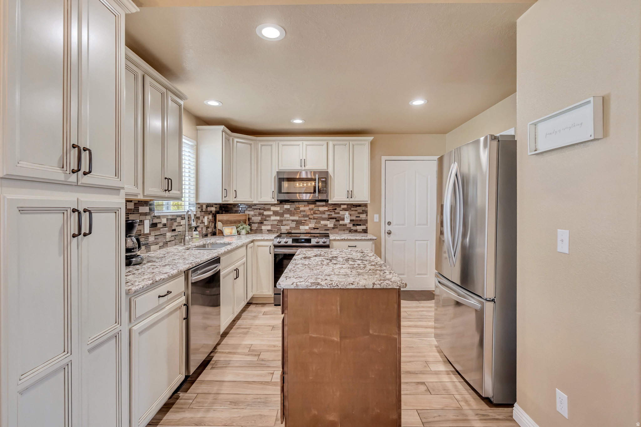 APPLE TERRACES - Residential