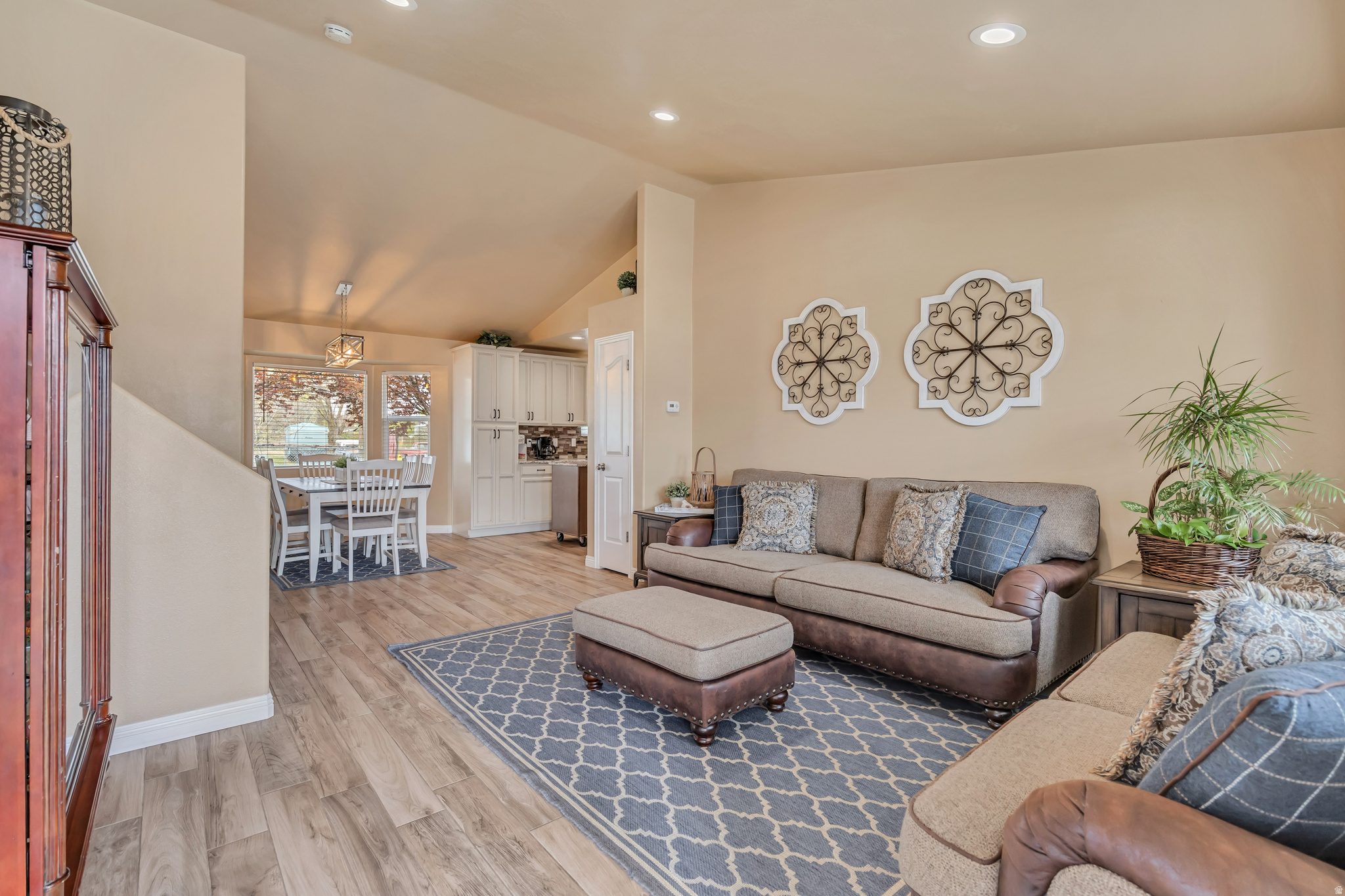 APPLE TERRACES - Residential