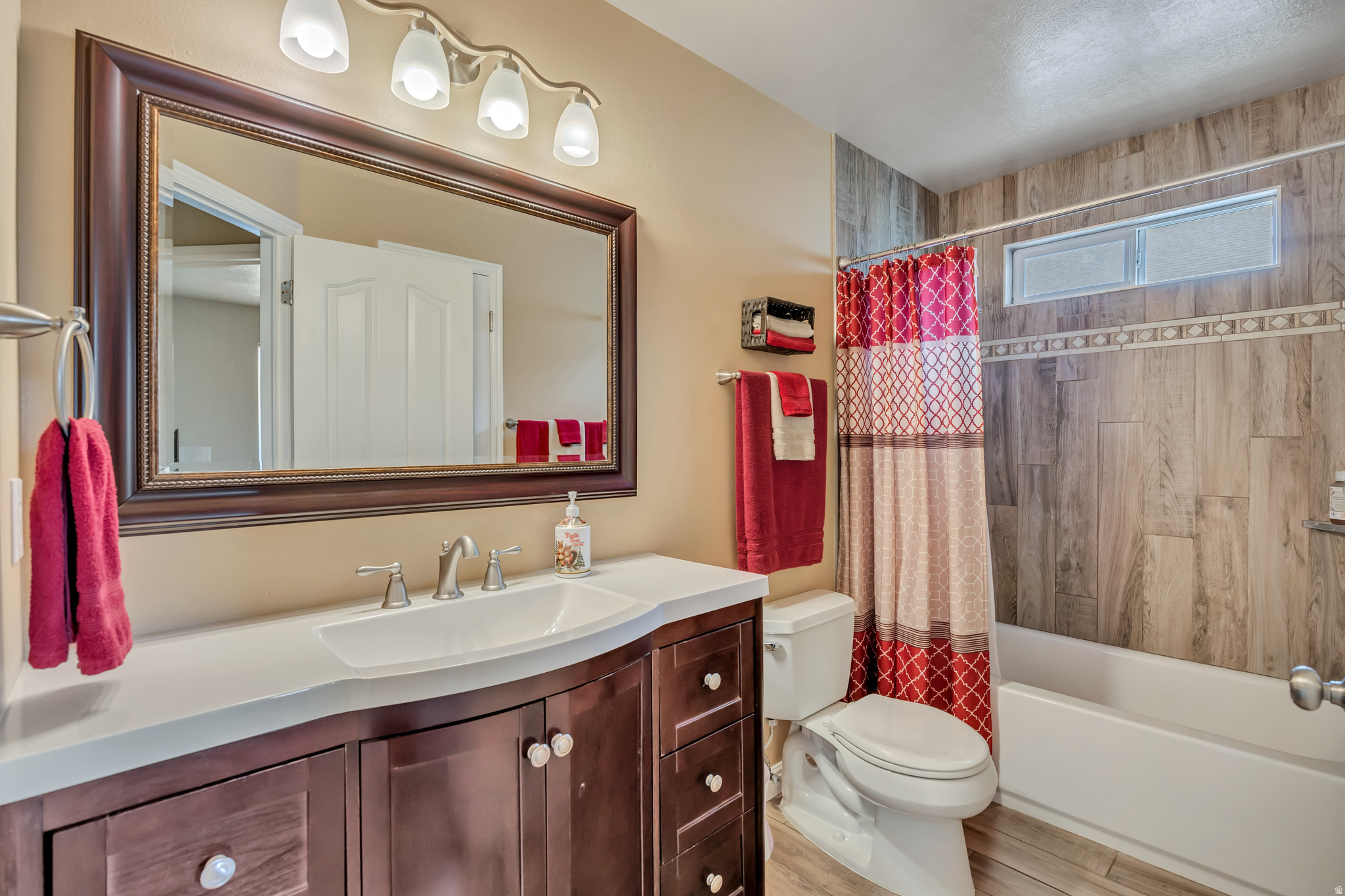 APPLE TERRACES - Residential