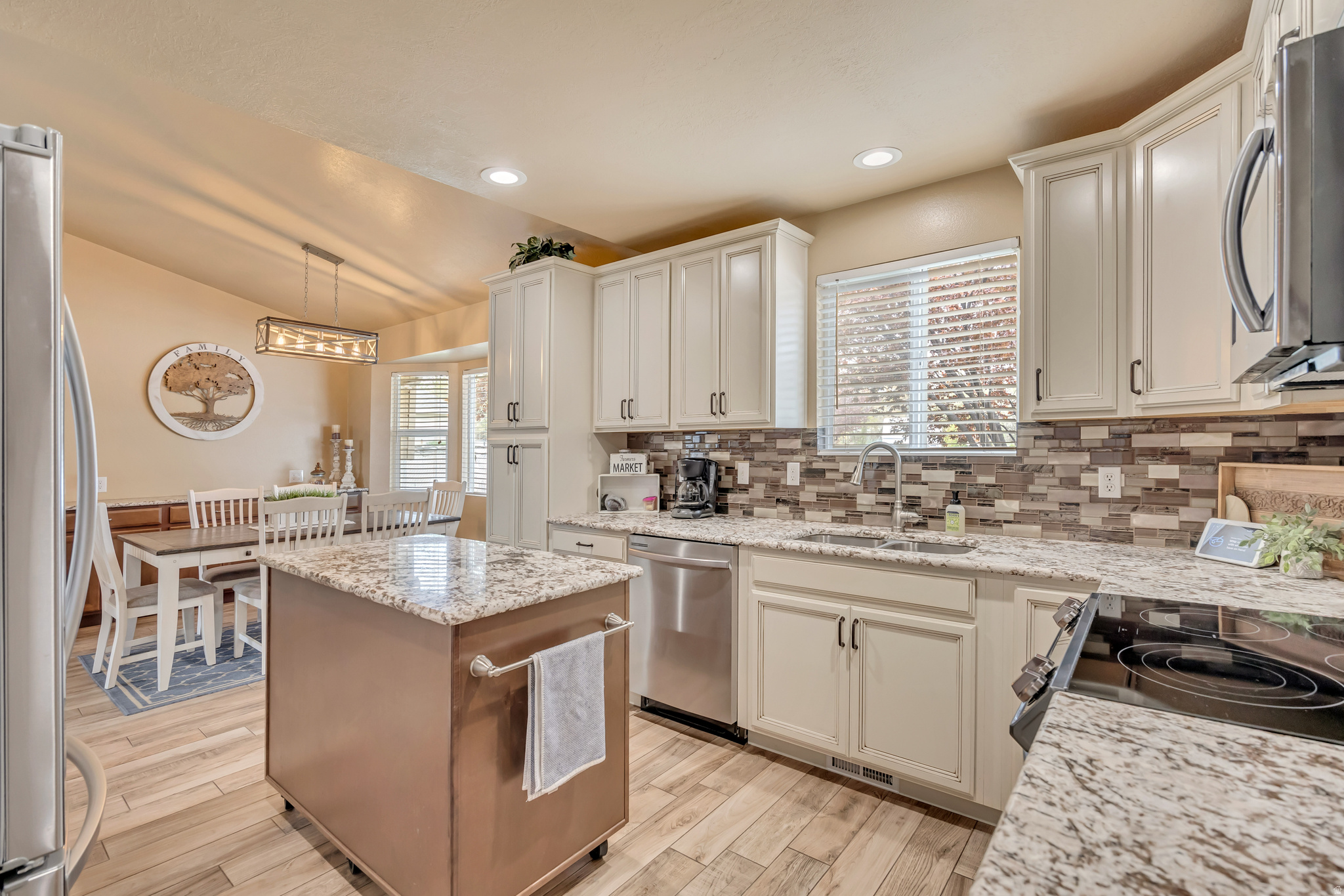 APPLE TERRACES - Residential