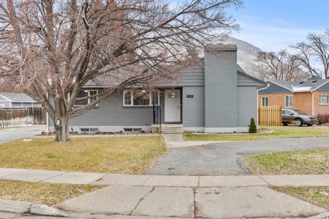 Photo of 820 HILLCREST AVE, Logan, UT 84321 (MLS # 2126029)