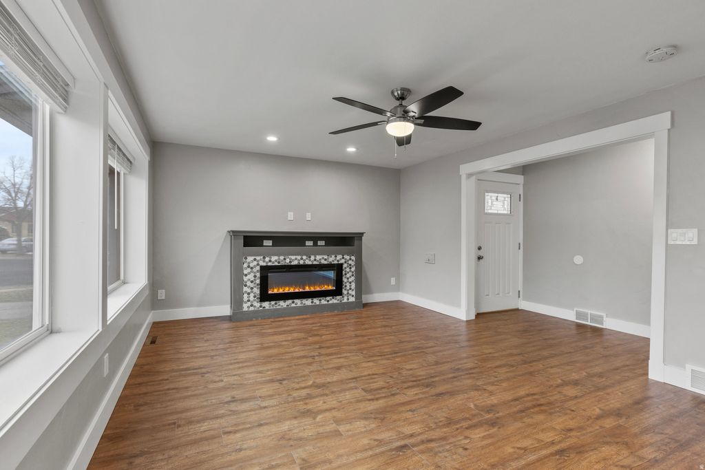 Photo of 820 HILLCREST AVE, Logan, UT 84321 (MLS # 2126029)