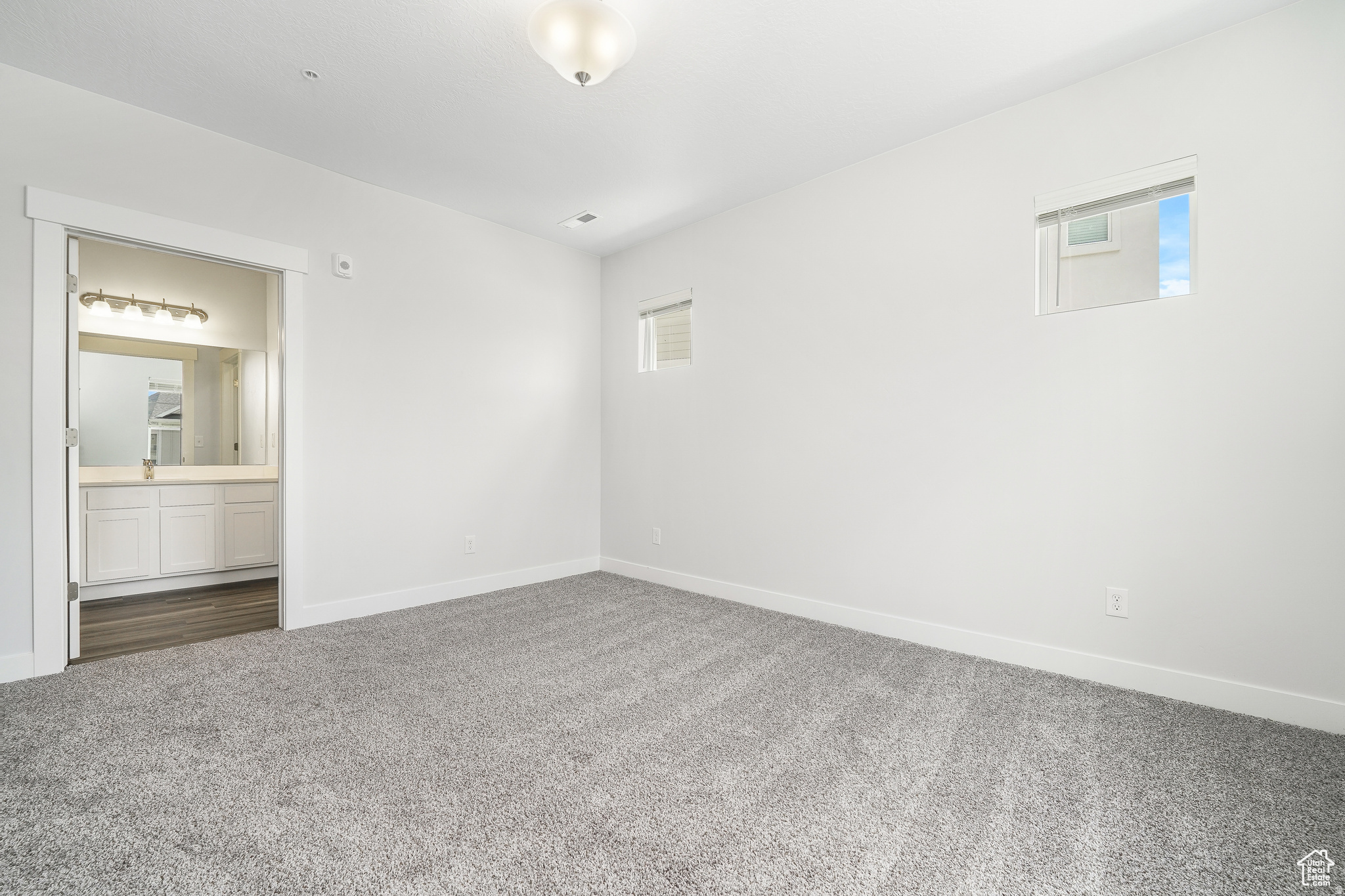 LAKE FRONT - Residential