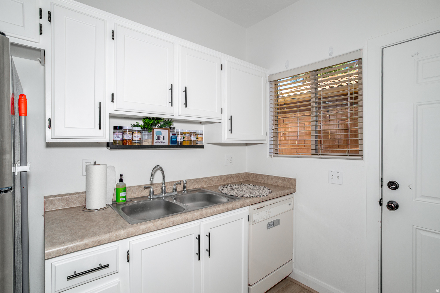 LA VENITA CONDONIUMS - Residential