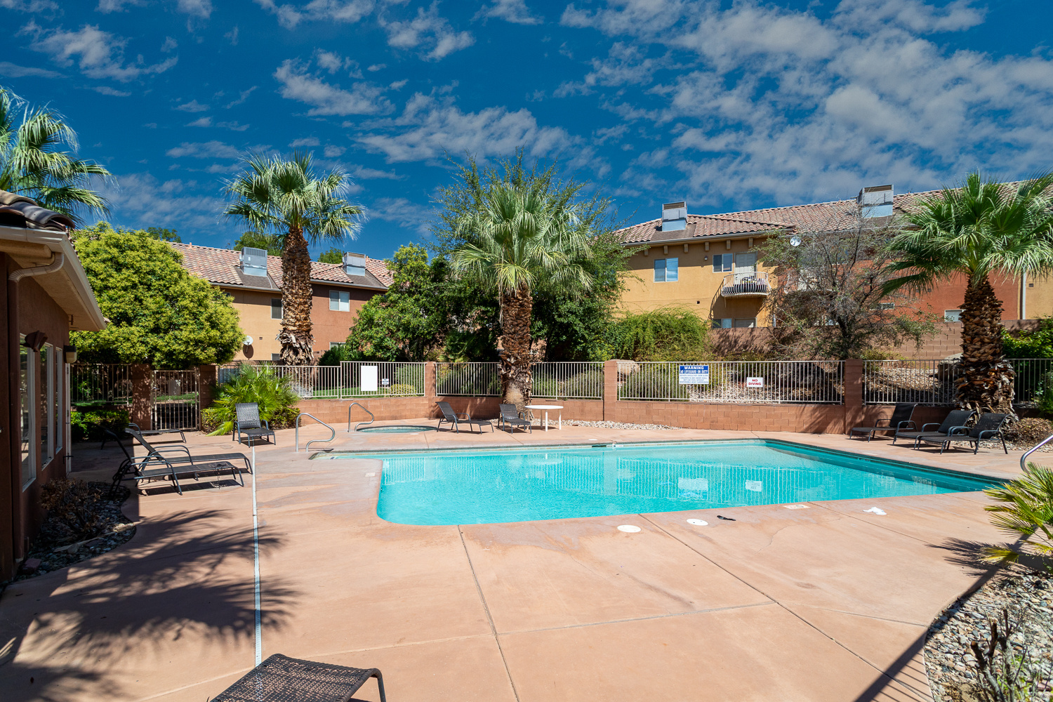 LA VENITA CONDONIUMS - Residential