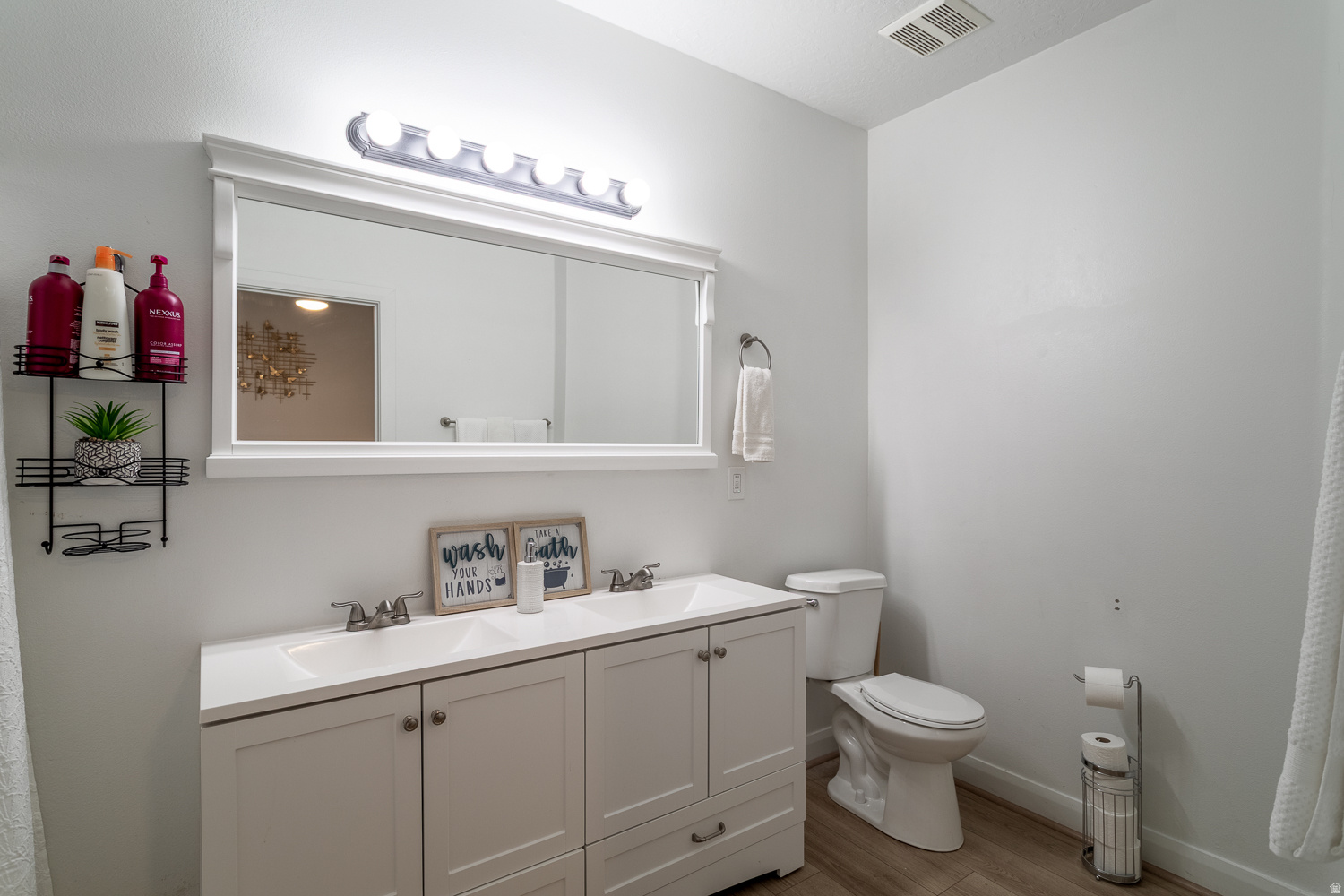 LA VENITA CONDONIUMS - Residential