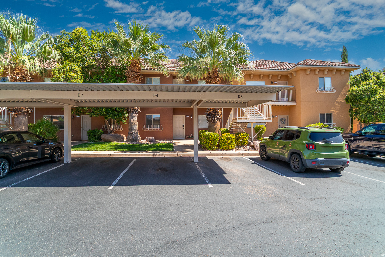 LA VENITA CONDONIUMS - Residential