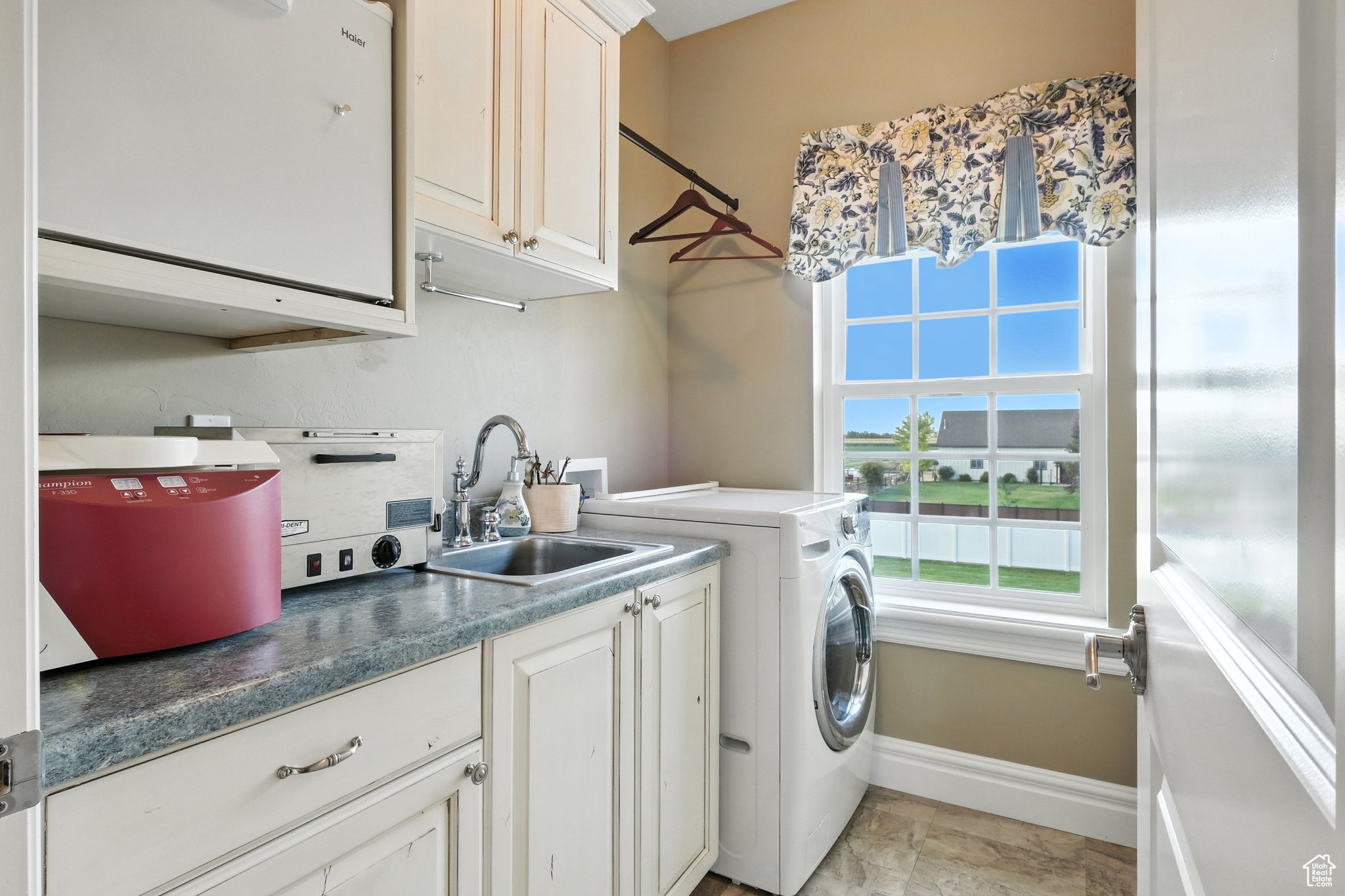 Honeyville, Utah 84314, United States, 8 Bedrooms Bedrooms, ,6 BathroomsBathrooms,Residential,Active,192304