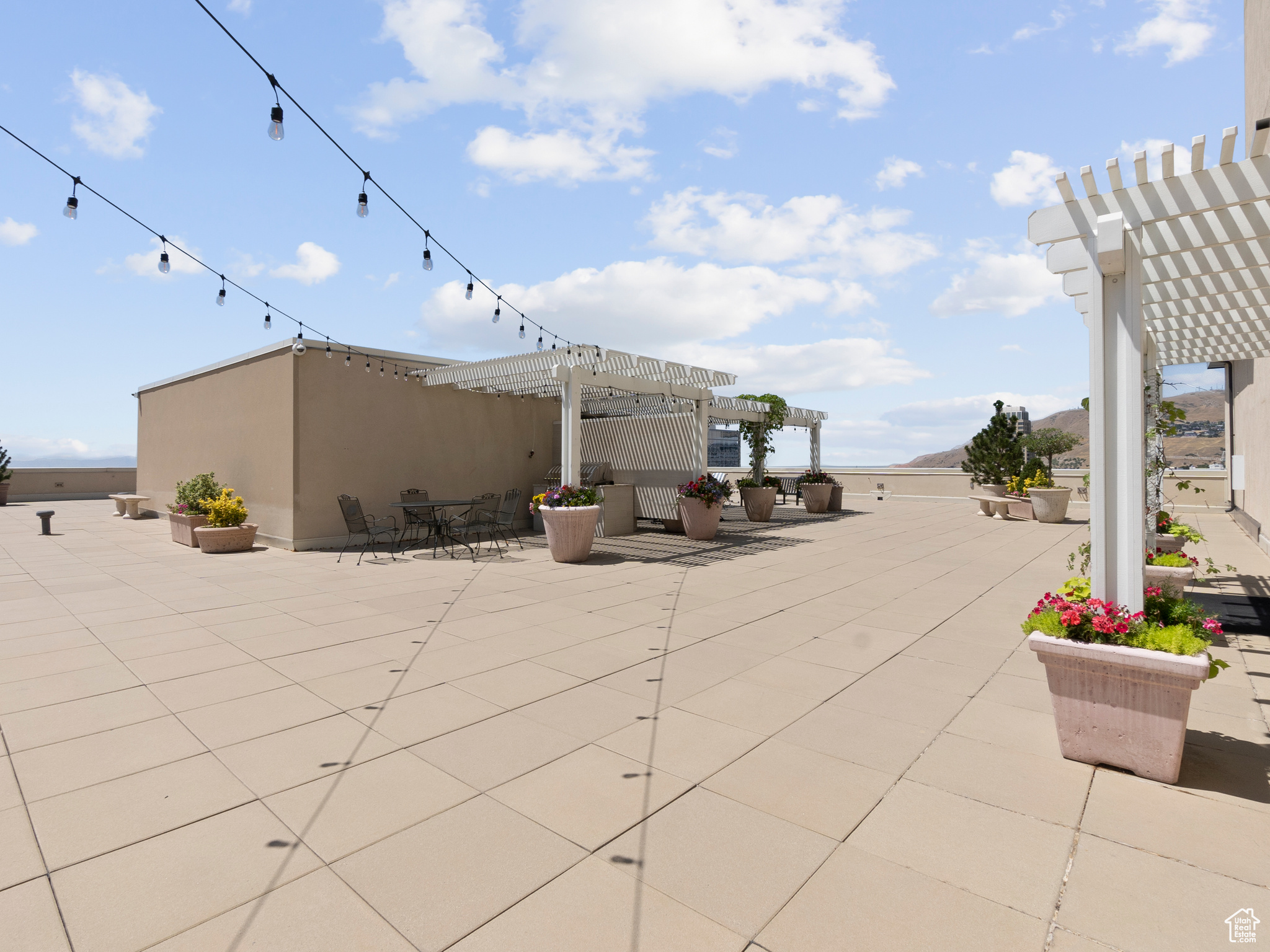 AMERICAN TOWERS - Residential