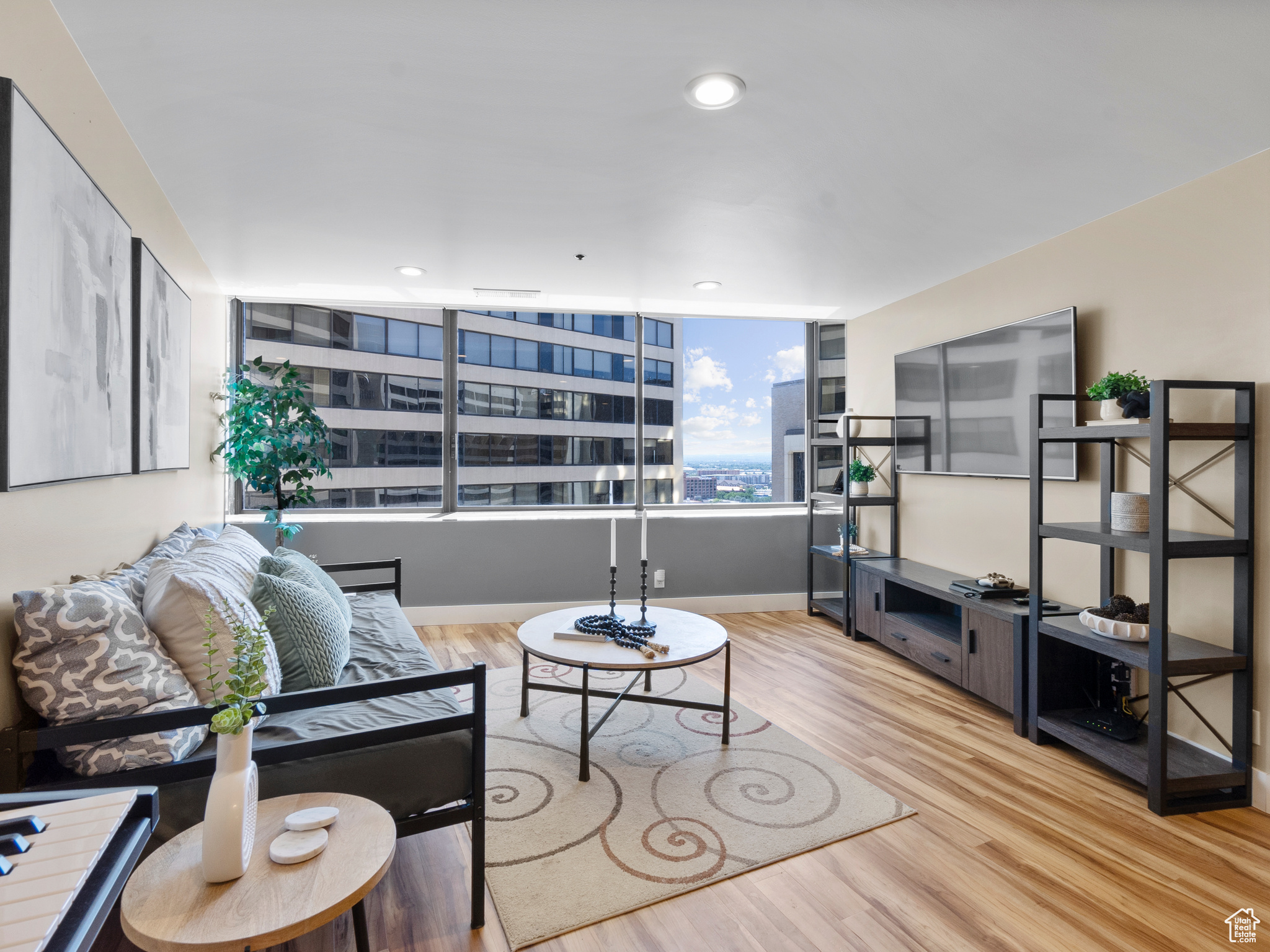 AMERICAN TOWERS - Residential