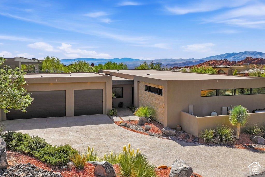 Photo of 4552 N PAINTED SKY DR, Saint George, UT 84770 (MLS # 2188186)