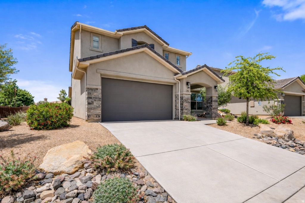 Photo of 379 N PUERTA DR, Washington, UT 84780 (MLS # 2135870)