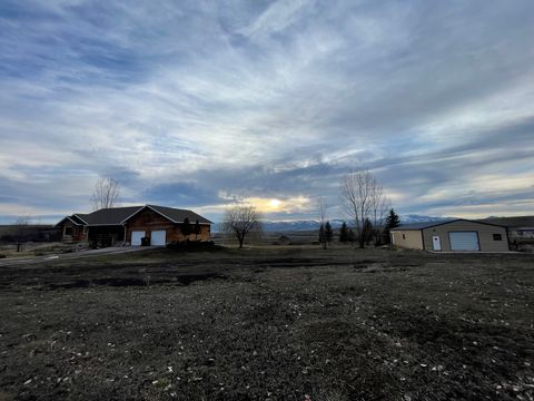 Homes For Sale - 333 Lago Liberty Rd<br/> Grace, ID 83241