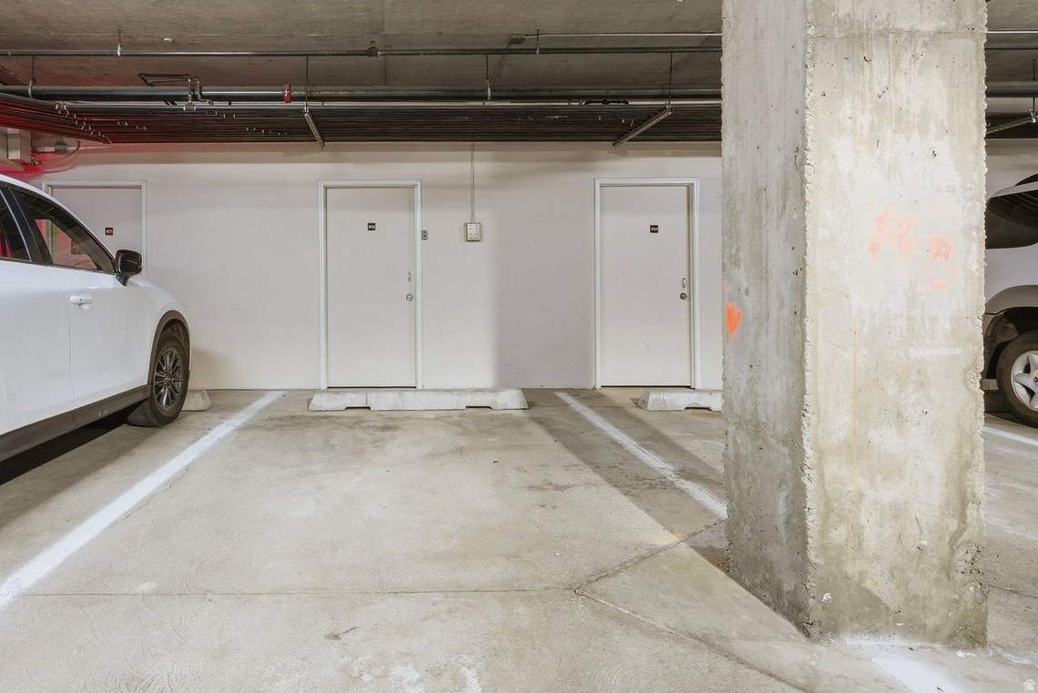 CRESTVIEW CONDOMINIUMS PHASE II - Residential