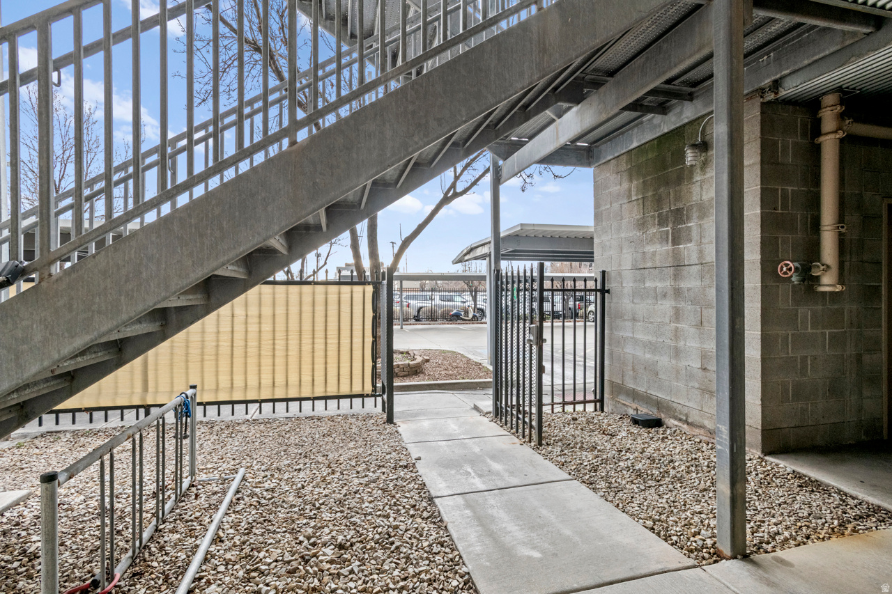 ANGELINA'S CORNER - Residential