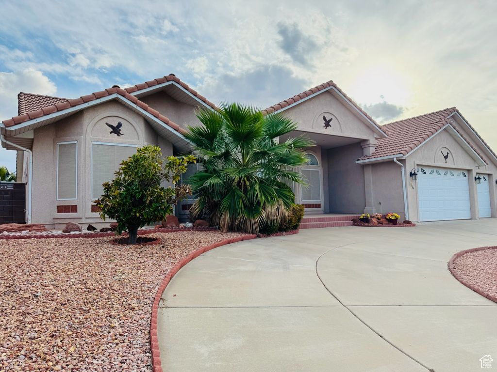 Photo of 784 N DUSK DR, Saint George, UT 84770 (MLS # 2119328)