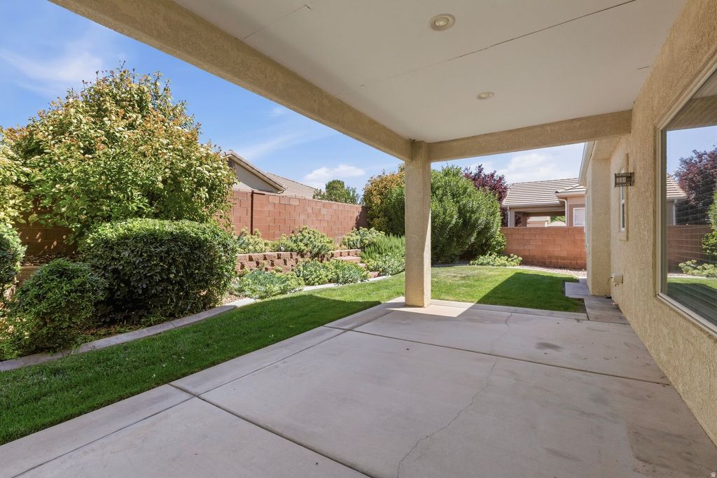 Photo of 2656 W 240 N, Hurricane, UT 84737 (MLS # 2149637)