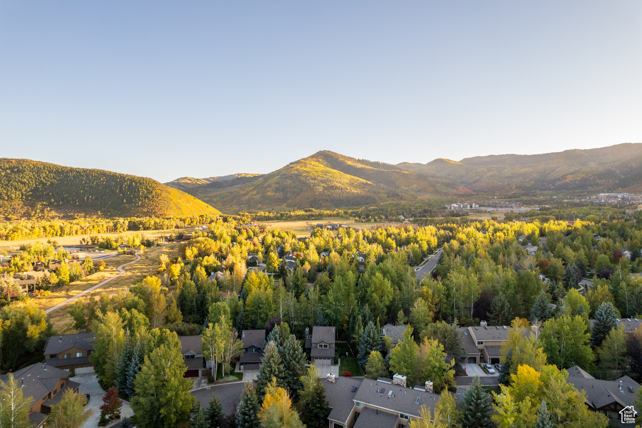 Park City, Utah 84098, United States, 4 Bedrooms Bedrooms, ,4 BathroomsBathrooms,Residential,Pending,8578