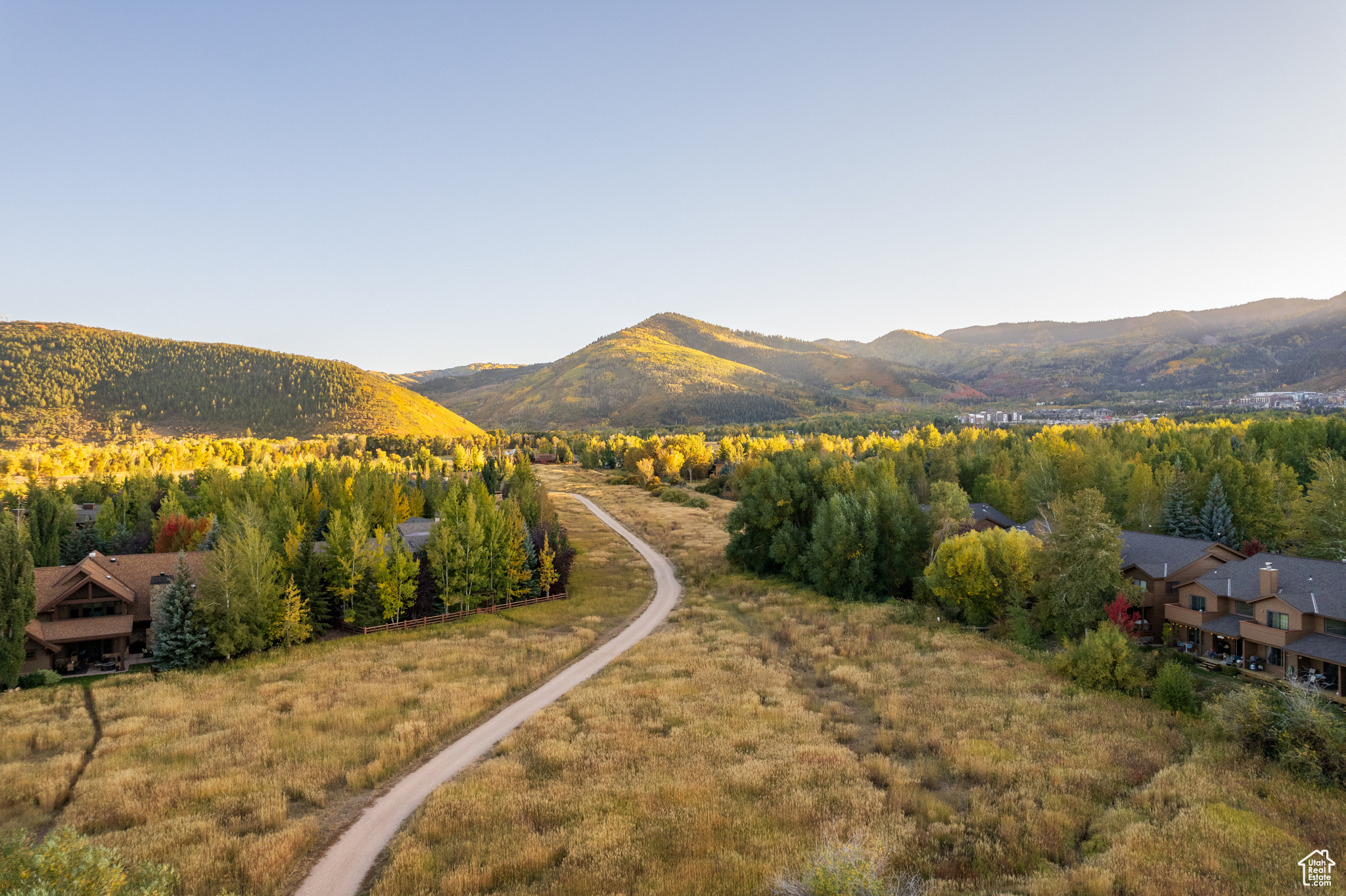 Park City, Utah 84098, United States, 4 Bedrooms Bedrooms, ,4 BathroomsBathrooms,Residential,Pending,8578