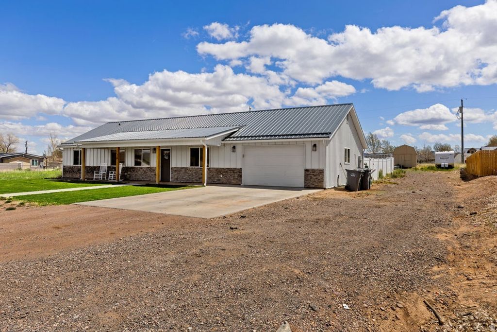Photo of 623 S 150 E, Enterprise, UT 84725 (MLS # 2153993)