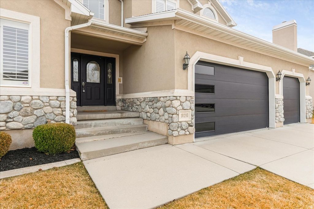 Photo of 10293 S ASHLEY MESA LN E, Sandy, UT 84092 (MLS # 2137004)