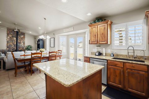 Tiny photo for 332 W 700 N, Santaquin, UT 84655 (MLS # 2139159)