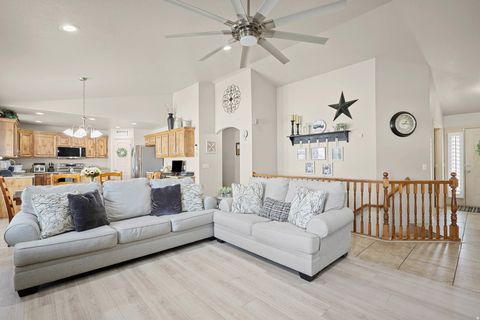 Tiny photo for 332 W 700 N, Santaquin, UT 84655 (MLS # 2139159)