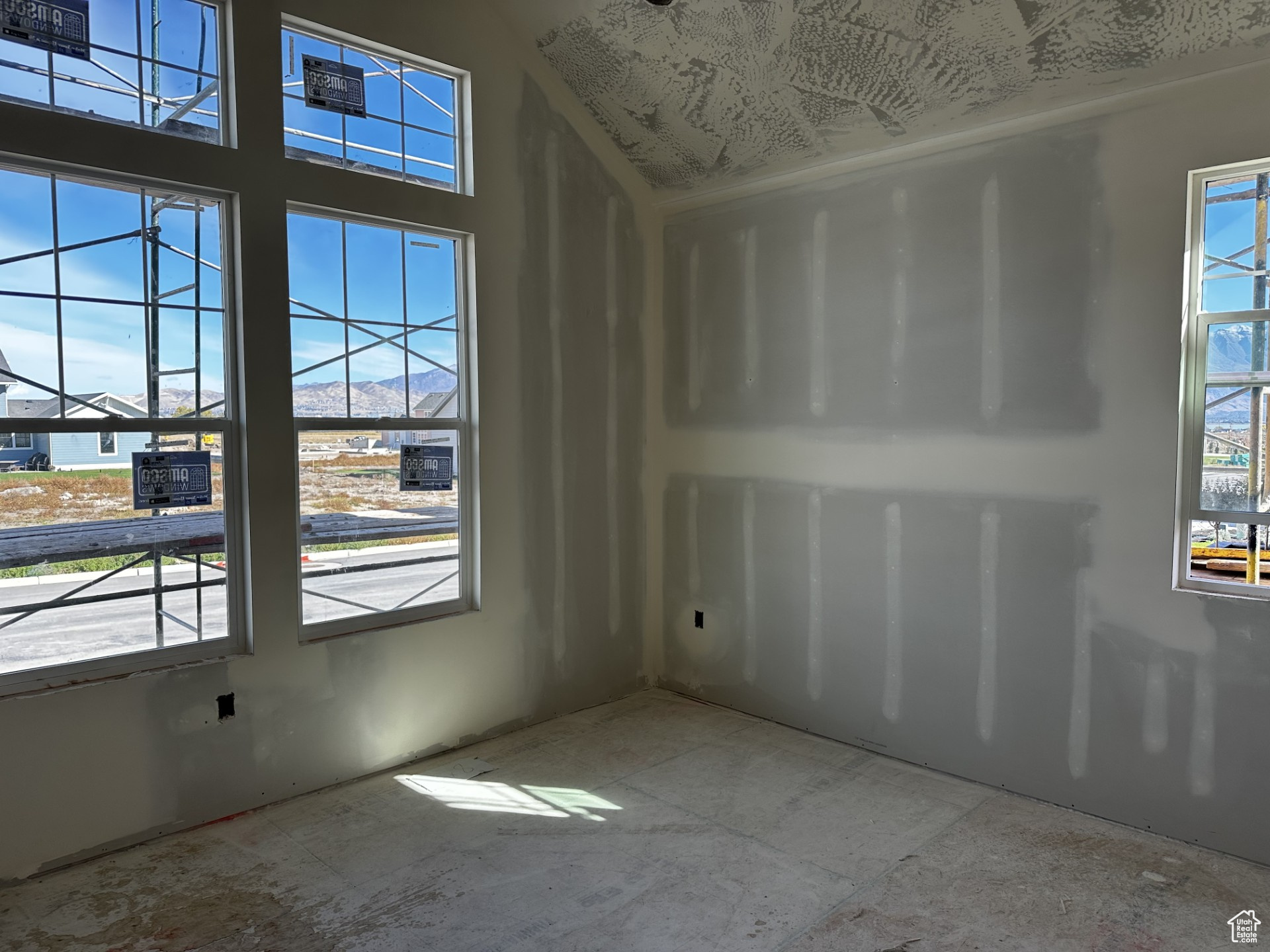 BEACON POINTE - Residential