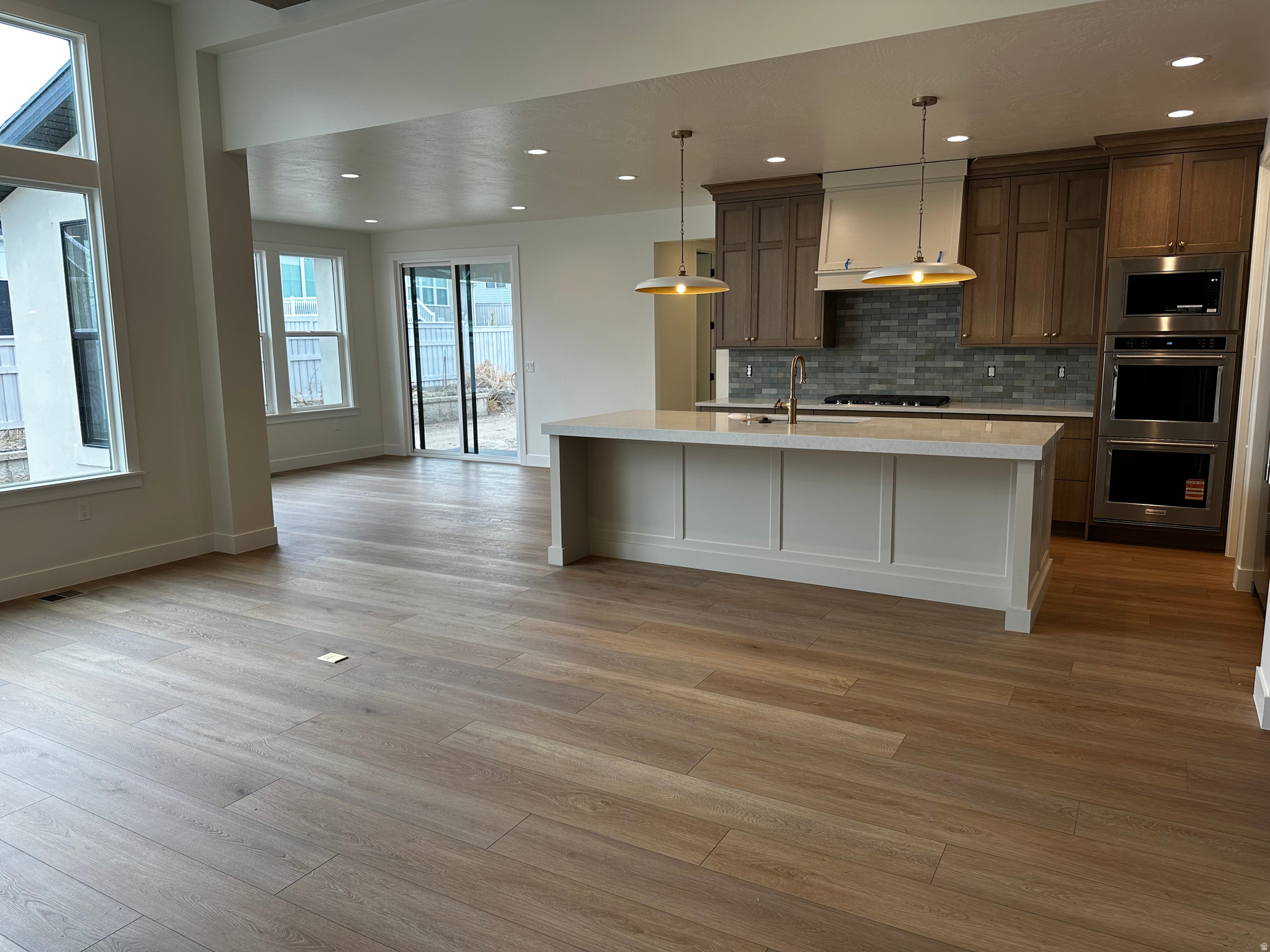 BEACON POINTE - Residential