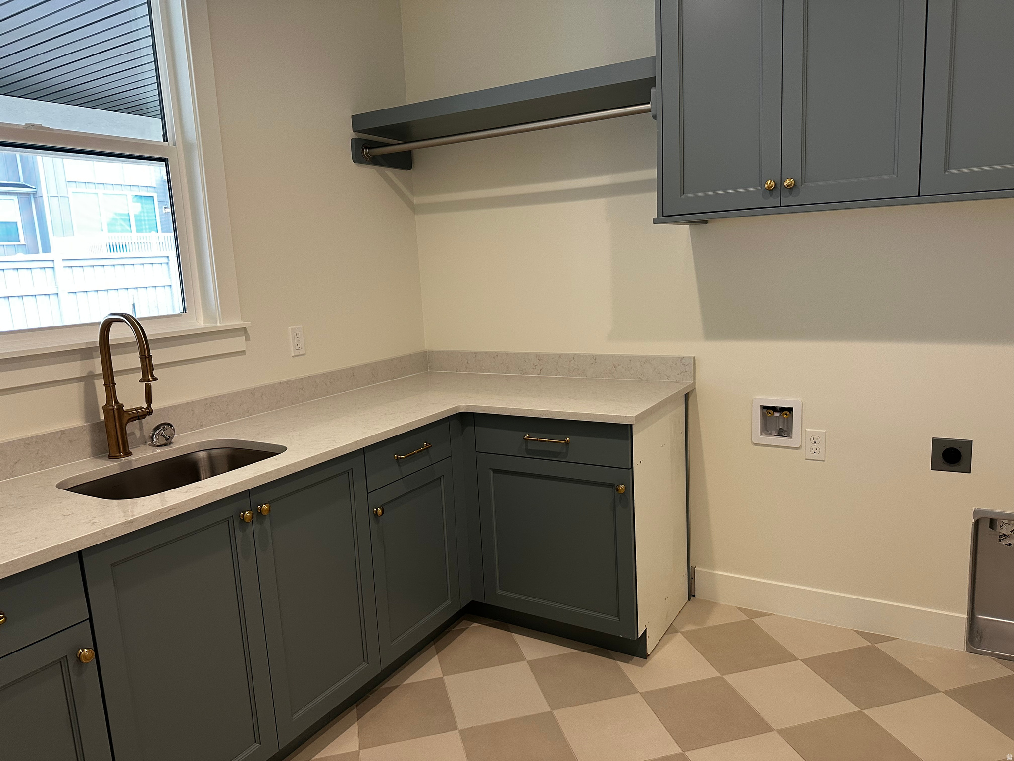 BEACON POINTE - Residential