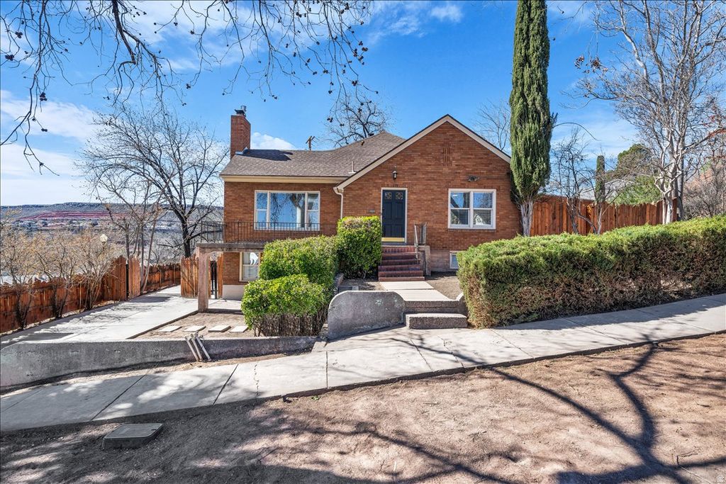 Photo of 239 N MAIN ST, Saint George, UT 84770 (MLS # 2141109)