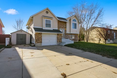 Tiny photo for 1411 W 570 N, Clinton, UT 84015 (MLS # 2128482)