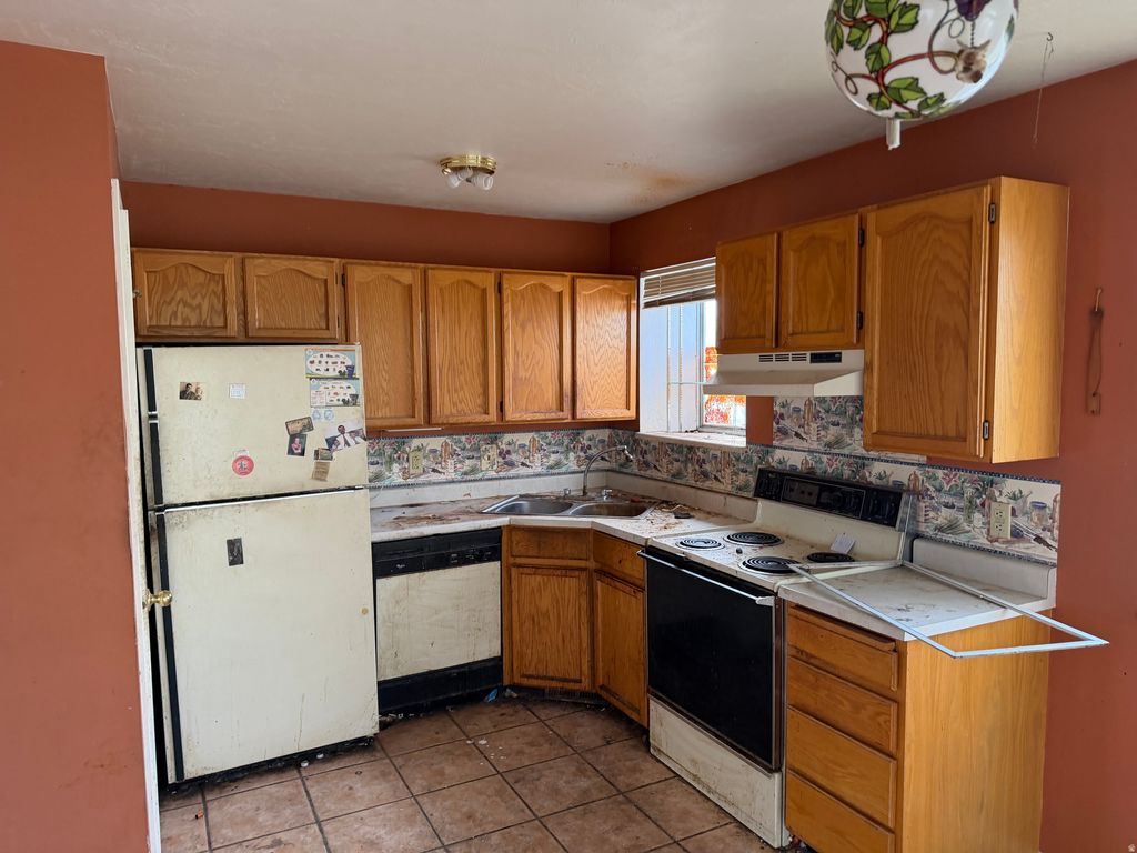 Photo of 917 N DOROTHEA WAY, Salt Lake City, UT 84116 (MLS # 2123624)