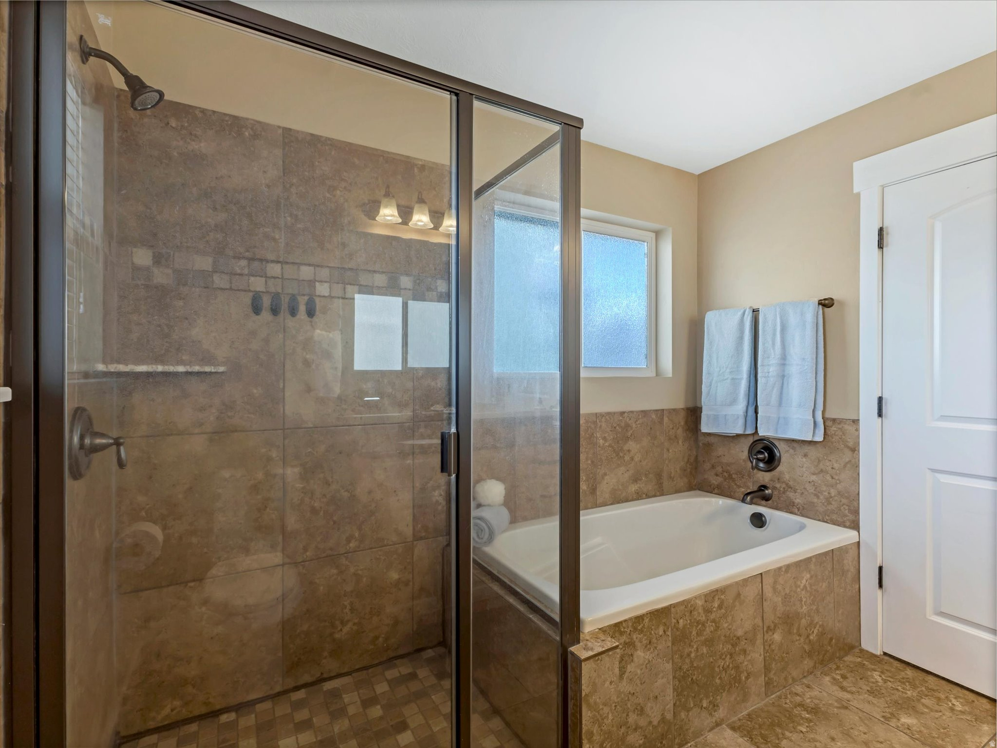 LONE TREE AT CIRCLE FIVE RANCH - Residential