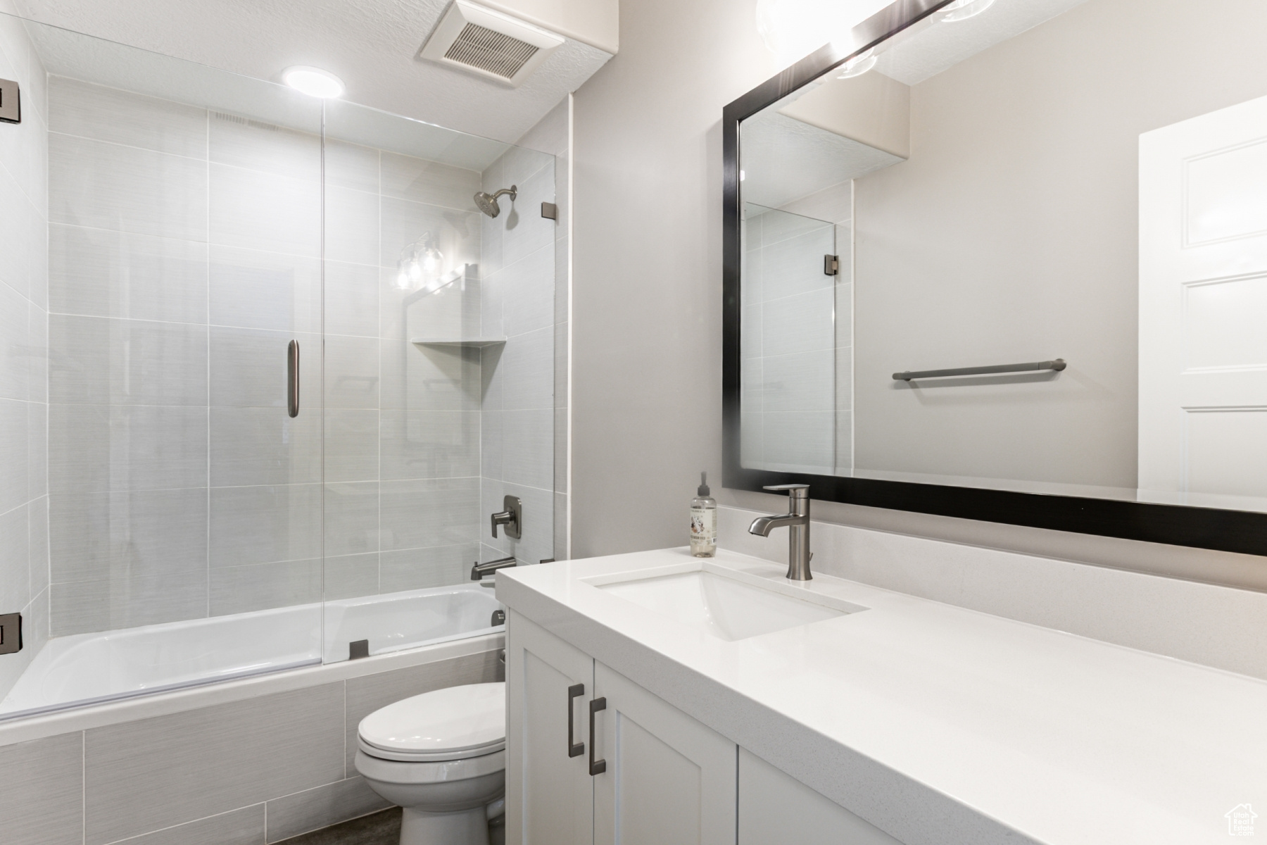 SHORELINE - Residential Lease